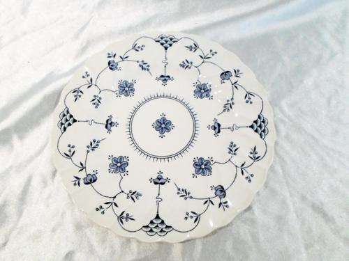 Myott Finlandia porcelain  side  plate - quite nice - Bid now !!